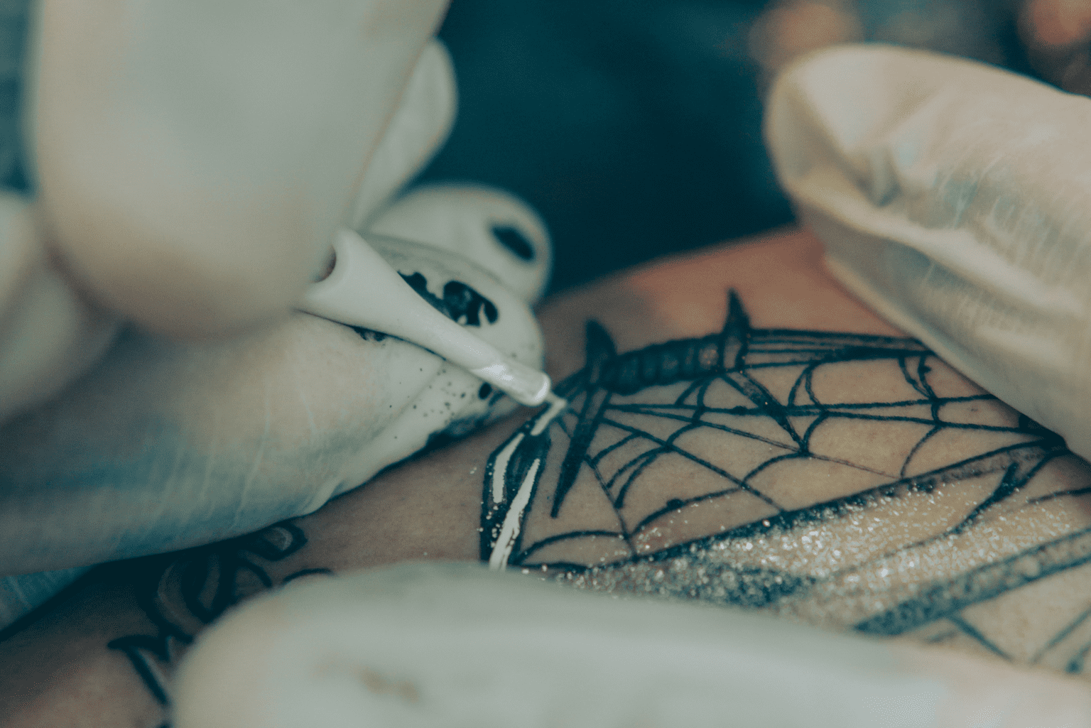 La Profundidad de la aguja al Tatuar: Una guía completa – Tatöw